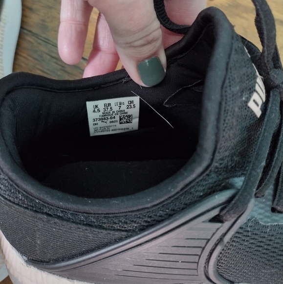 Women's Puma Sneakers - Picture 5 of 6